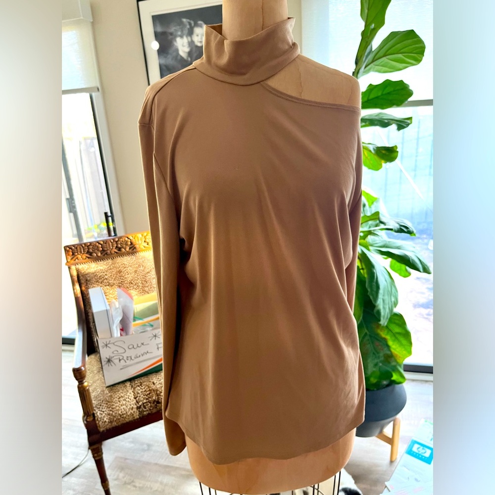 Long sleeve poly top, XL, off shoulder 1State.